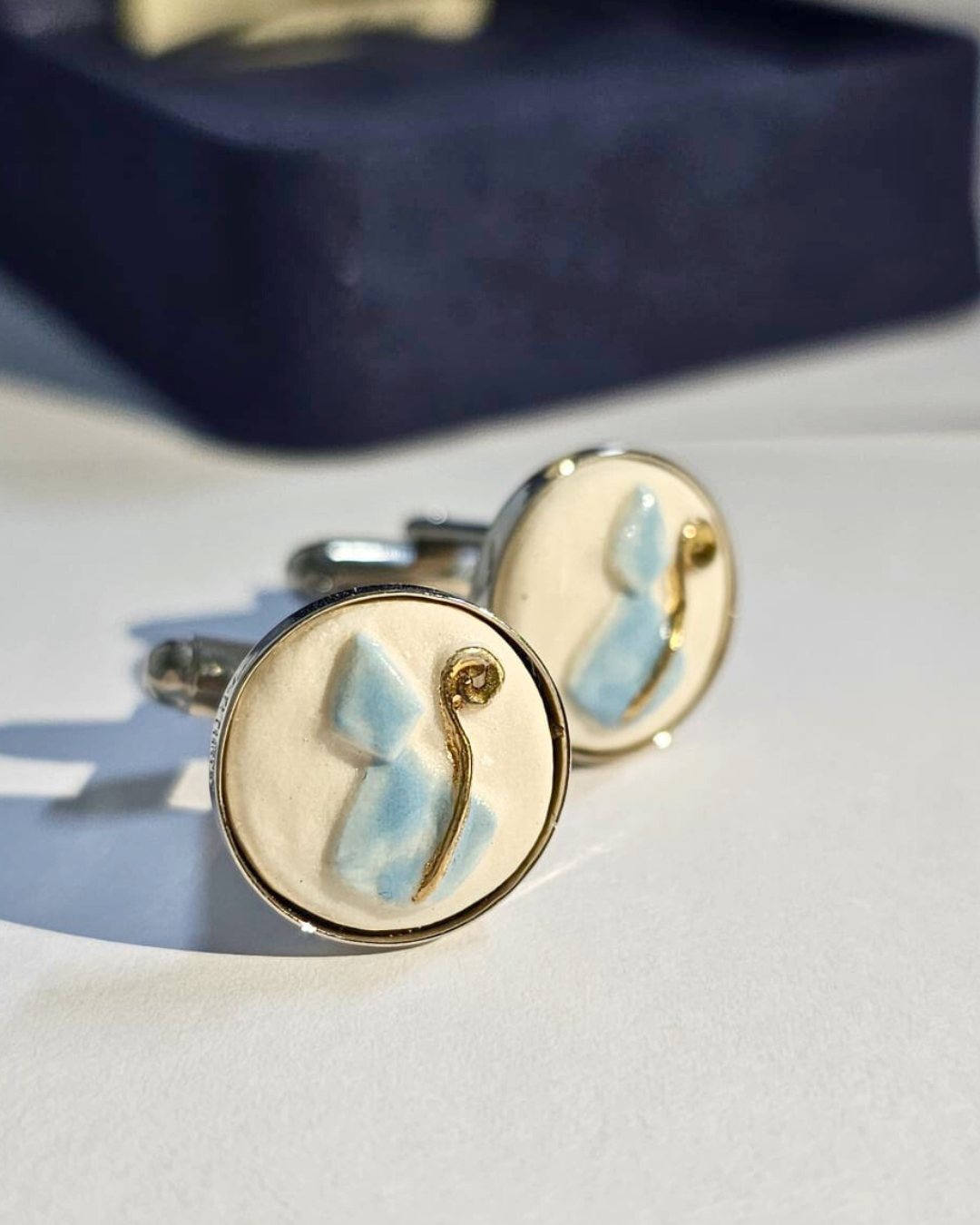 Compra gemelli San Gennaro in porcellana di Capodimonte, simbolo di tradizione