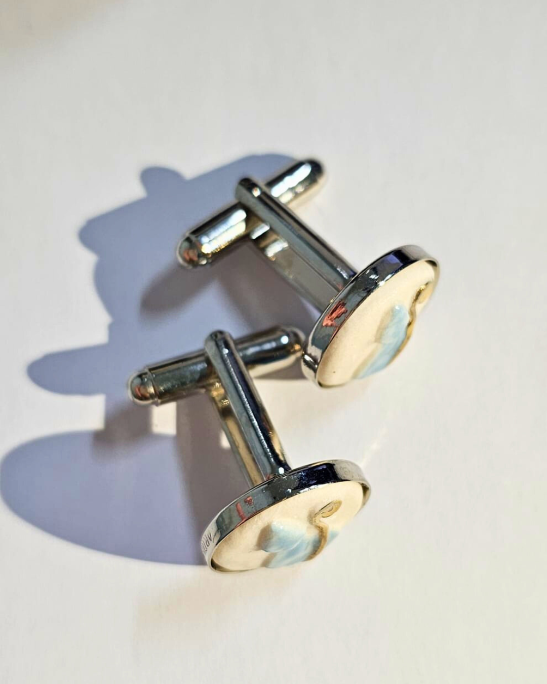 Compra gemelli San Gennaro in porcellana di Capodimonte, simbolo di tradizione