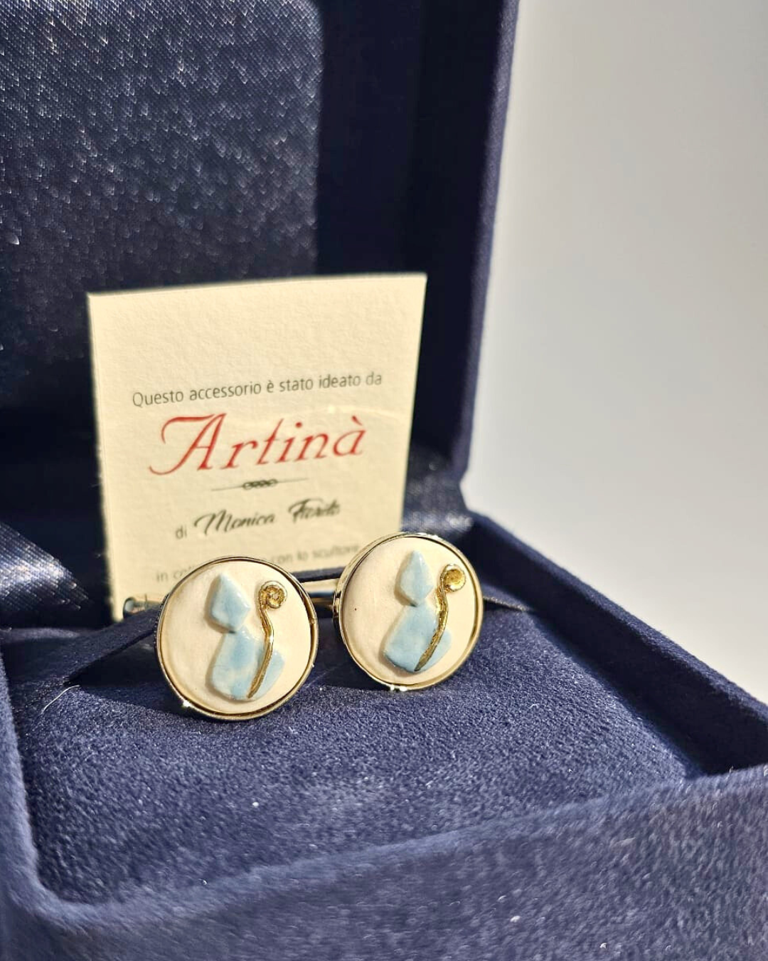 Compra gemelli San Gennaro in porcellana di Capodimonte, simbolo di tradizione